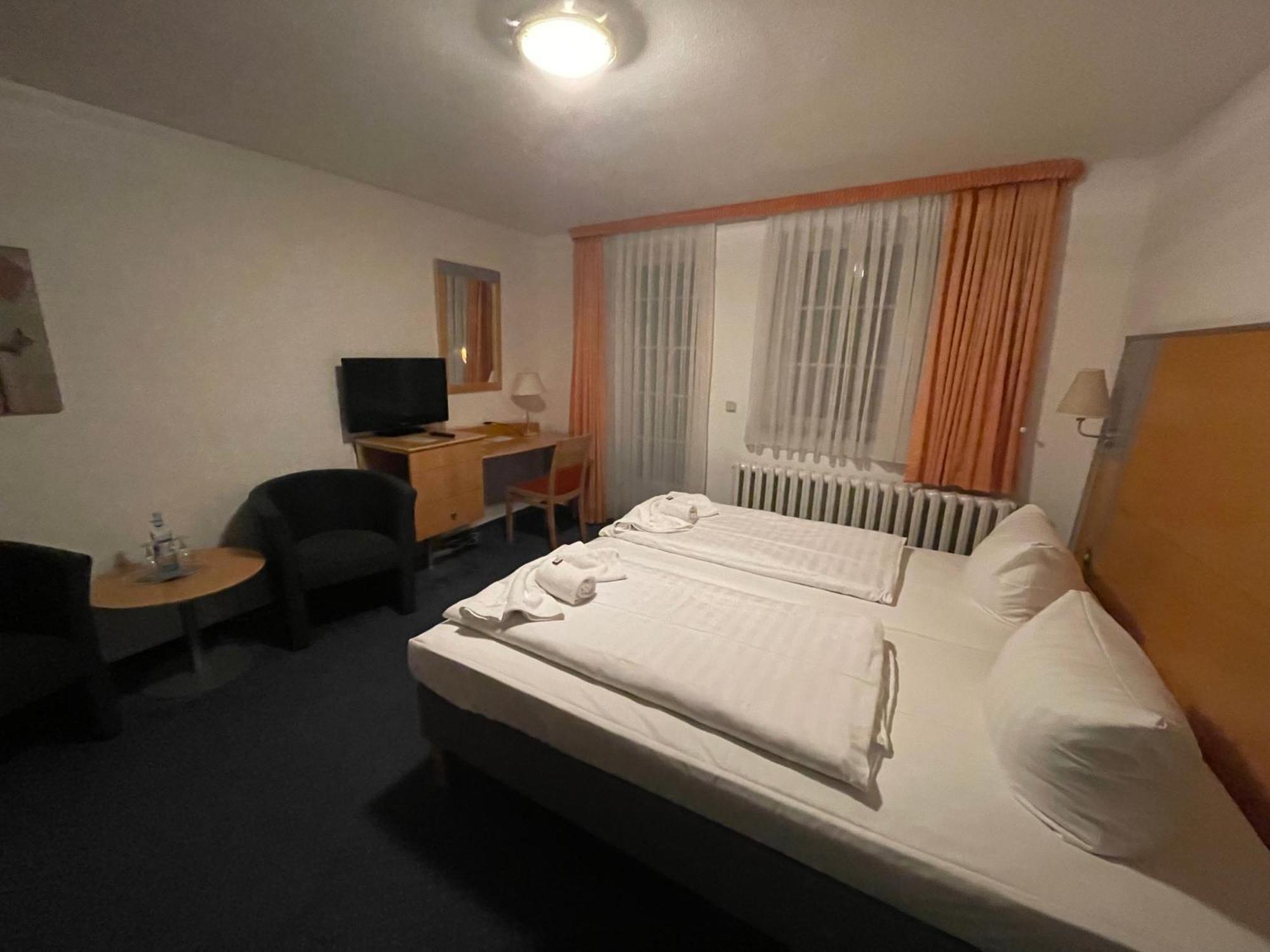 רוסטוק Hotel Zum Strand מראה חיצוני תמונה